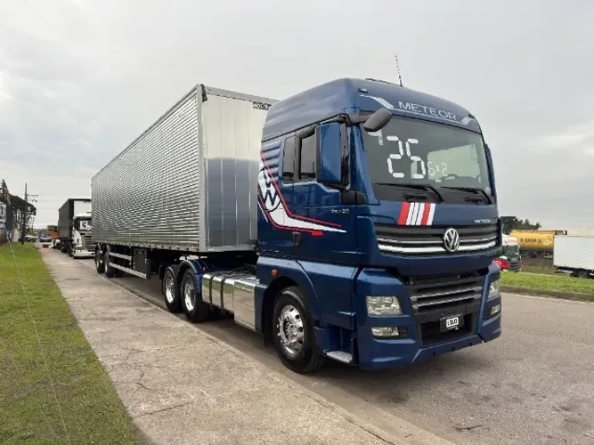 Vw Meteor 28.480 6X2 Ano 2025 180 MIL KM Teto Alto + Baú 2 Eixos Nostra Ano 26 Com Pneus