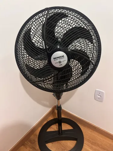 Ventilador de Coluna Mondial Black Premium 40cm 140W 6 Pás - NV-61