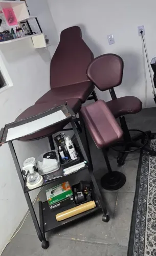 Kit Para Tatuador: Maca + Cadeira + Carrinho + Apoio de Braço