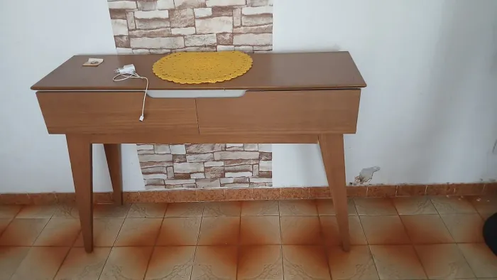 Aparador para sala precisa reforçar um pé