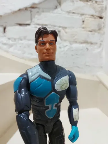 Boneco Max Steel 