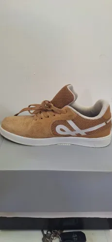 Tenis