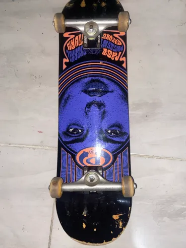Skate semi novo