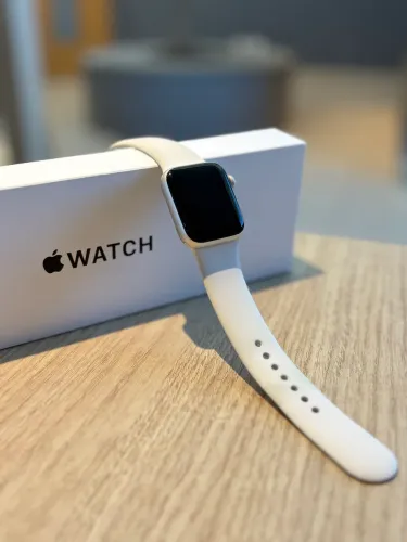 Apple Watch SE 2ª Geração 40MM Starlight - Seminovo