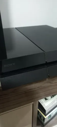 Playstation 4 novo na caixa 1 controle original e 1 jogo