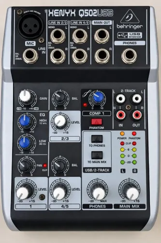 Mesa de Som Behringer Xenyx Q502USB