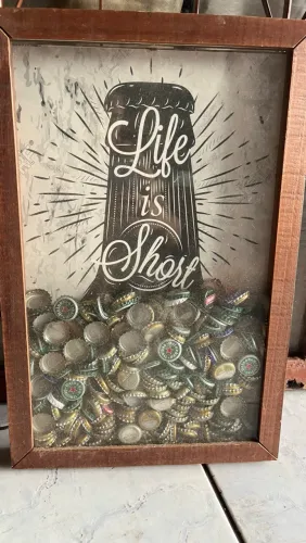 Quadro Porta-Tampinhas "Life is Short"