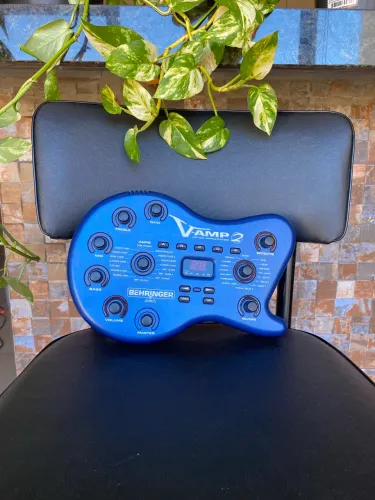 Pedaleira Behringer V Amp 2