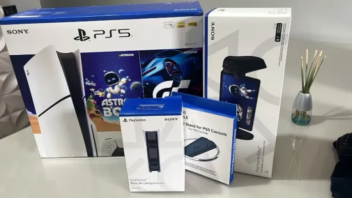 PS5 - Com 5 meses de uso e com garantia de loja