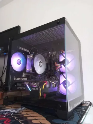 PC Gamer: Core i7-7700, 16GB, GTX 1060 3GB, SSD. Loja física.