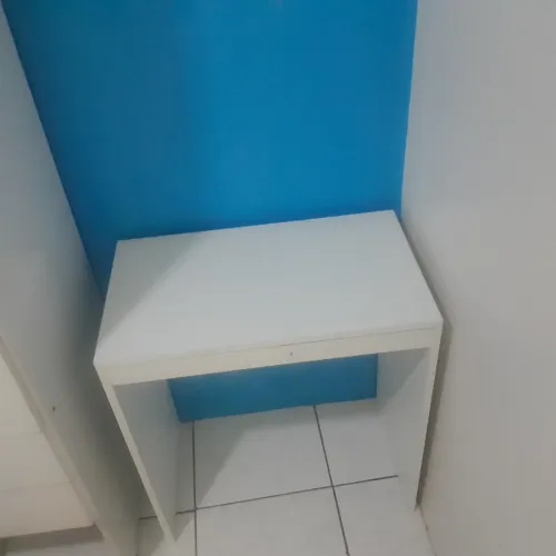 Vende-se escrivaninha nova em MDF, 60 cm de largura.