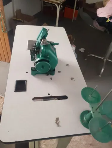 Máquina overlock 