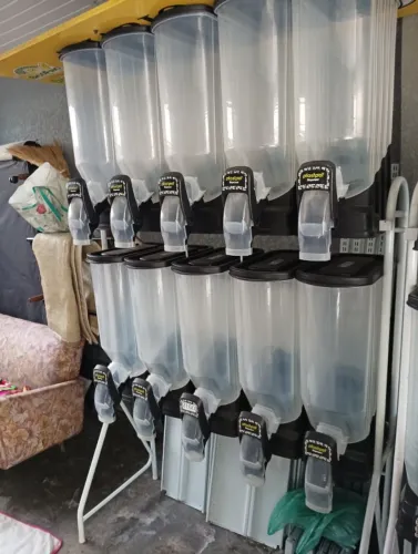 Vendo Dispenser semi novo para grãos e ração