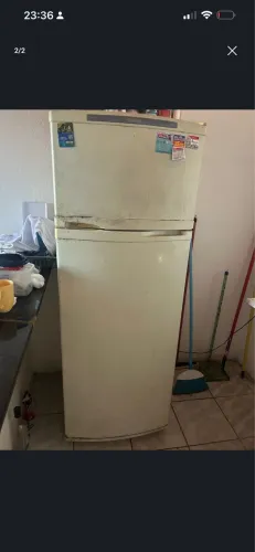 Geladeira ótimo estado gela em cima e embaixo