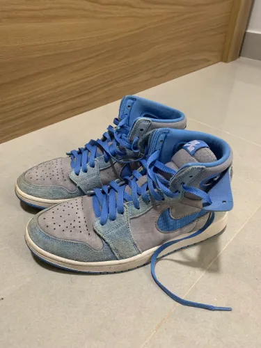 Jordan 1 Mid Original - Cinza/Azul - Usado