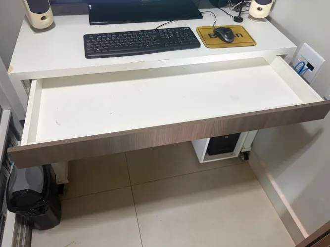 Rack para computador com gabinete