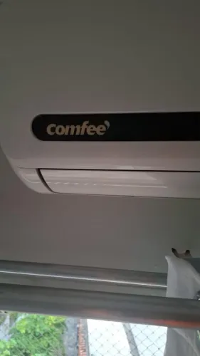  Condicionado Split Comfee 12.000 BTUs 220v - Muito Conservado