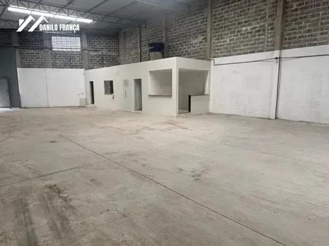 Aluga-se excelente galpão em Guarapari