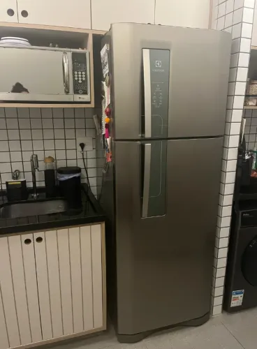 Geladeira electrolux frost free cor inox look com puxador