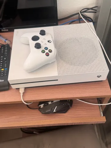 VENDO XBOX ONE S 1 TB VENDA SOMENTE PESSOALMENTE 
