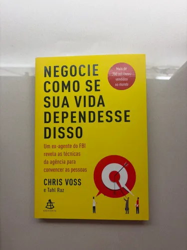 Livro Negocie como se sua vida dependesse disso de Chris Voss