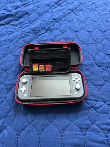 Nintendo Switch Lite - Conservado-Desconto