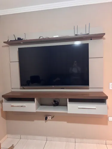 Vendo Rack suspenso para Sala