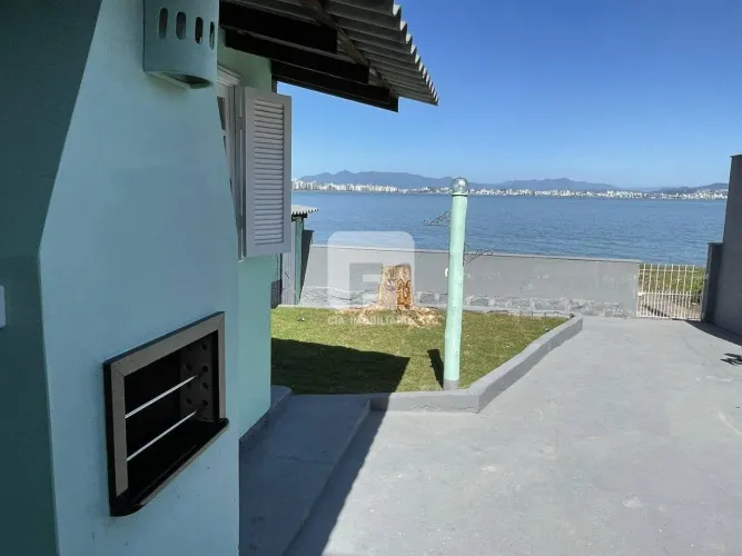 Casa de 3 quartos à venda no Cacupé