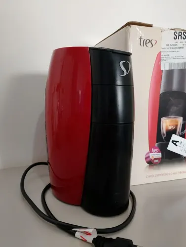 Vendo cafeteira expresso três corações.