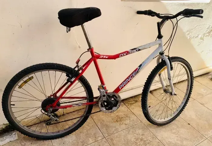 Bicicleta aro 26 DX300 com 21 marchas, bom estado.
