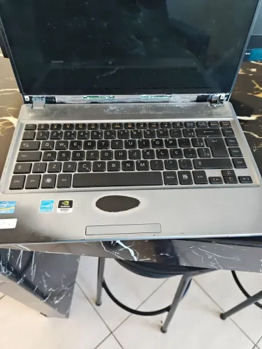 Notebook LG e core i7 500 GB de HD 4 GB de memória observação tela está danificada 