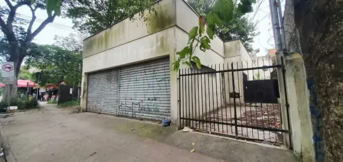 Casa Comercial à venda no Butantã com 500 m2 de área total.
