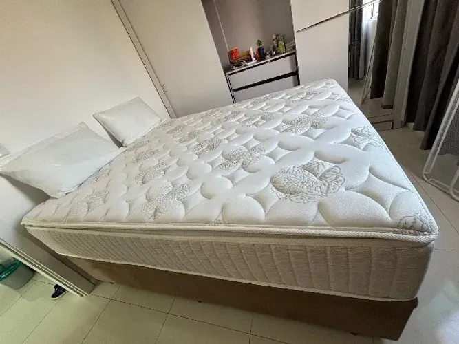 Cama queen plumatex baú