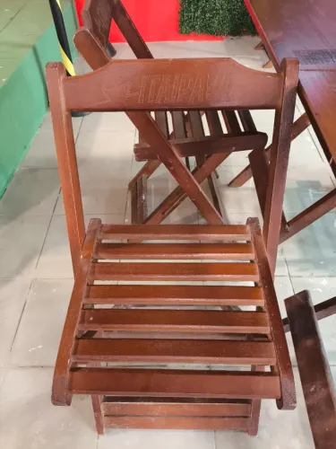 Conjunto Mesas de Madeira