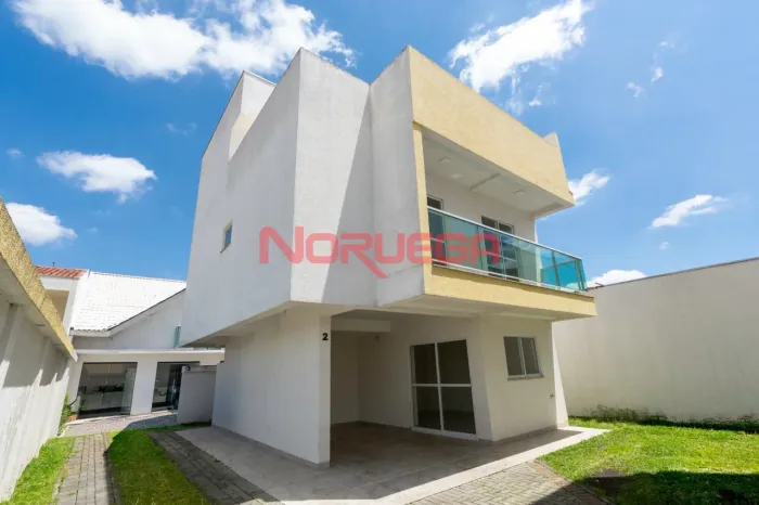 Sobrado para alugar no bairro pinheirinho em Curitiba com 3 quartos, 2 banheiros, suítes e