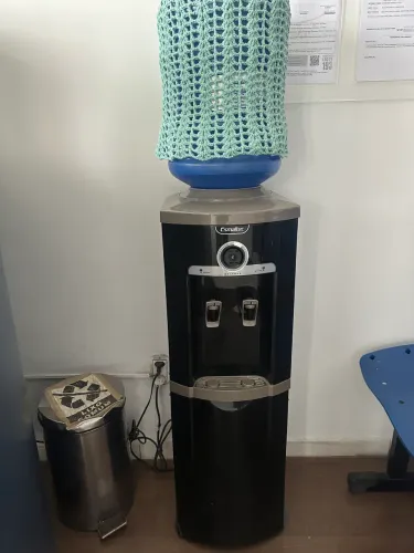 Filtro de água com galão
