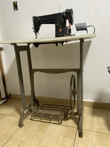 Máquina de costura singer 15C com pé de ferro