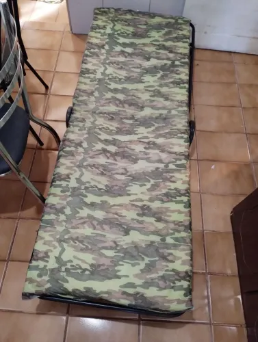 Vendo cama dobrável em bom estado de conservação.