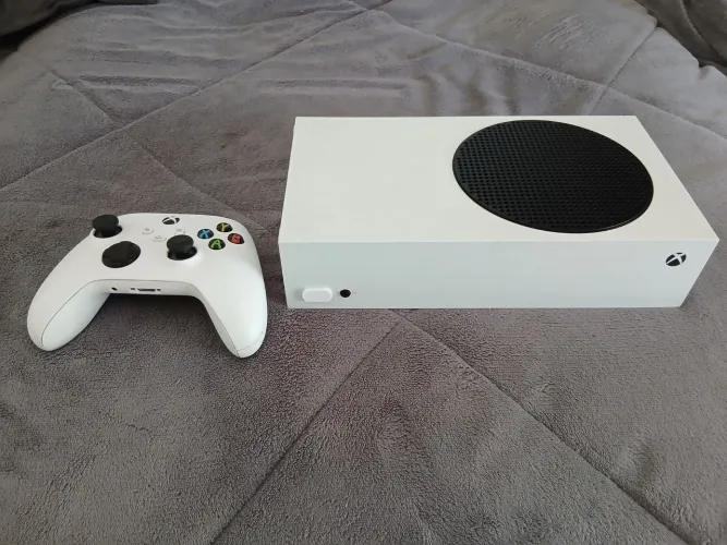 Xbox Series S 512GB + Controle Original + Cabos