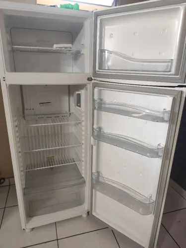 Geladeira duplex , entrego grátis