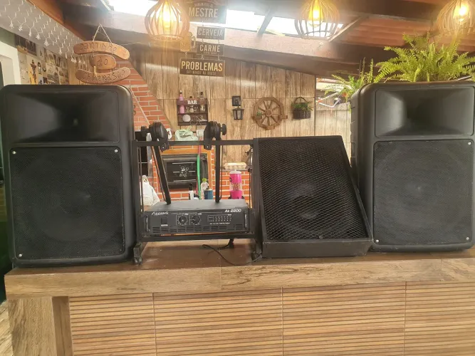 Vendo duas cx 15" mais um retorno 15" mais uma potência ak 2200