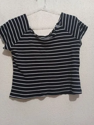 Blusa cropped listrada 