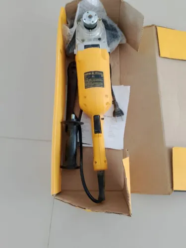 Vendo esmerilhadeira nova na caixa ainda da dewalt