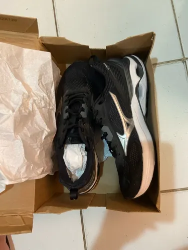 Vendo tênis mizuno wave dynasty 7 original n 41