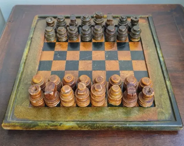 Antigo jogo de xadrez em pedra sabão