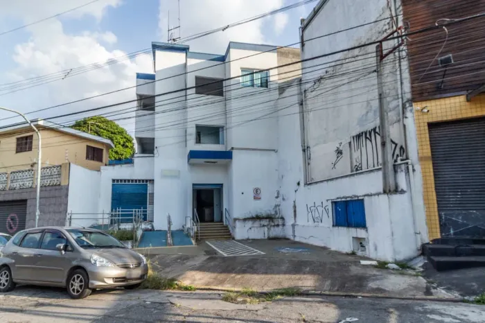 Prédio comercial na Rua Ignácio Alves de Mattos, 142 506 m²