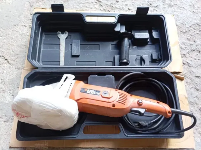 Politriz 127v Black Decker com Maleta