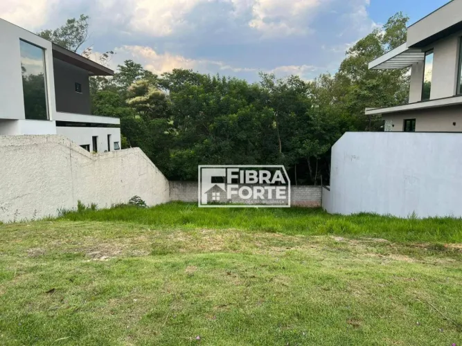 TERRENO À VENDA NO RESERVA DAS PALMEIRAS.