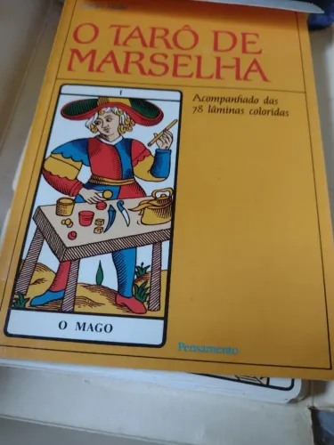 LIVRO COMPLETO NUCA USADA SÓ COM MARCAS DO TEMPO SEM DESGASTE. OTIMO PARA INICIAR ESTUDAR 