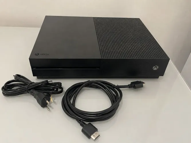 Oportunidade pra ir logo! Xbox one x 1 tera